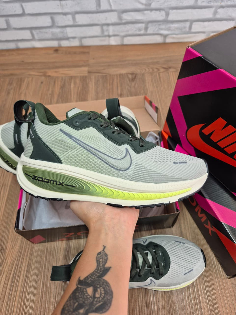 Tênis NK Vomero 18 Premium Masculino