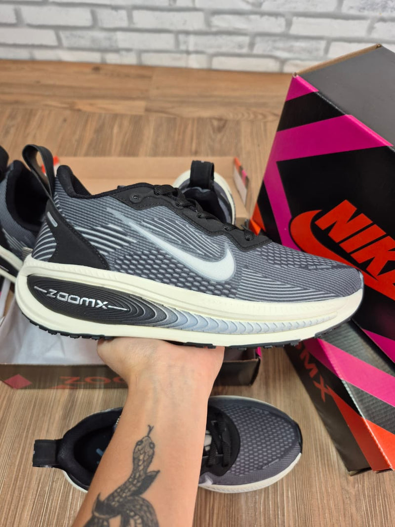 Tênis NK Vomero 18 Premium Masculino